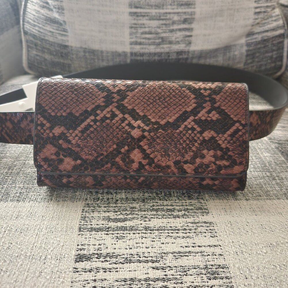 🔥🔥🔥Jessica Simpson snakeskin print belt bag